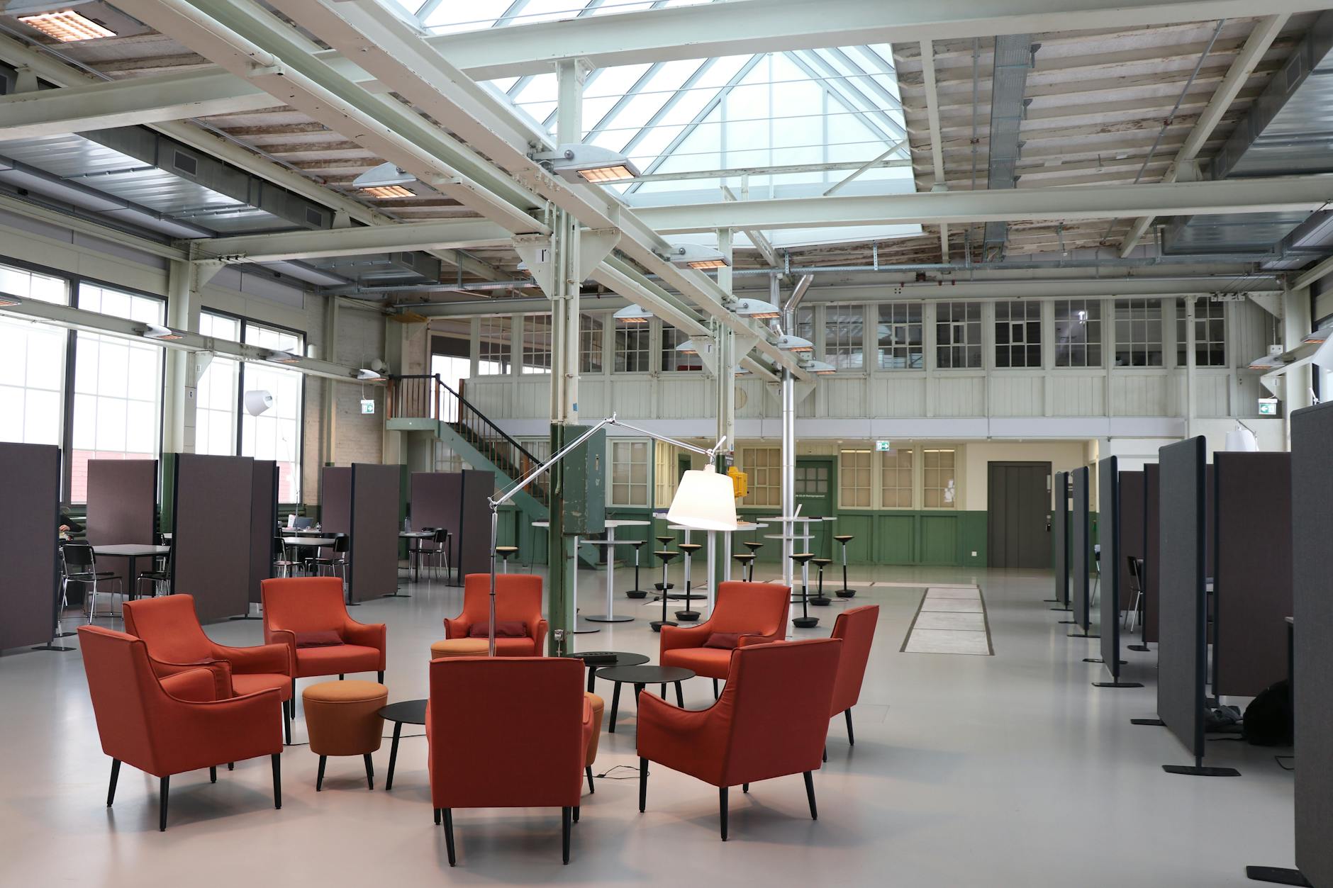 Modern coworking space with desks and reliable internet infrastructure